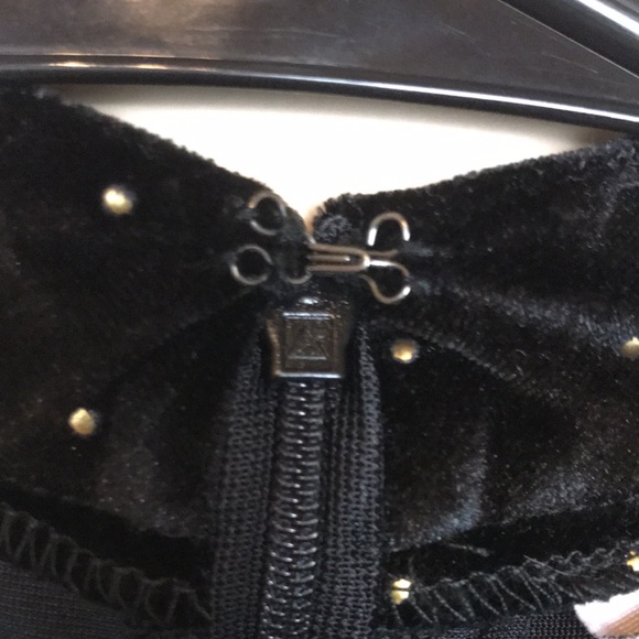 Nanette Lepore Women’s Black Velvet Gold-Colored Metallic Dot Puff Sleeve Blouse - Picture 8 of 10